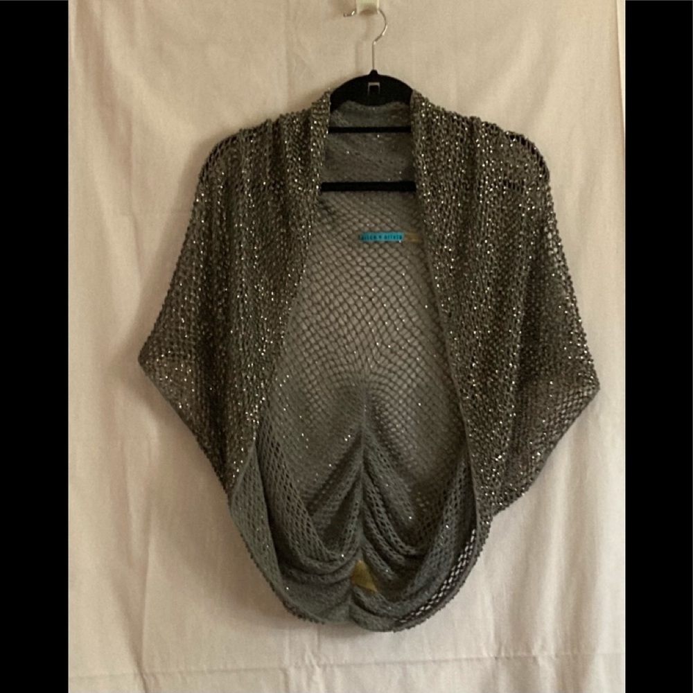 Chaleco gris con brillantes